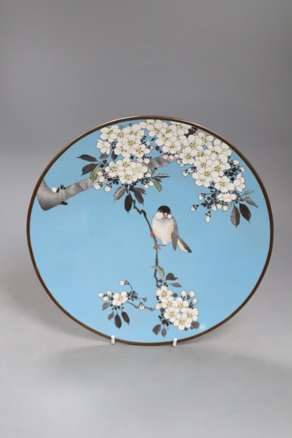 A cloisonne plate, diameter 30cm and a pair of Japanese Kutani vases